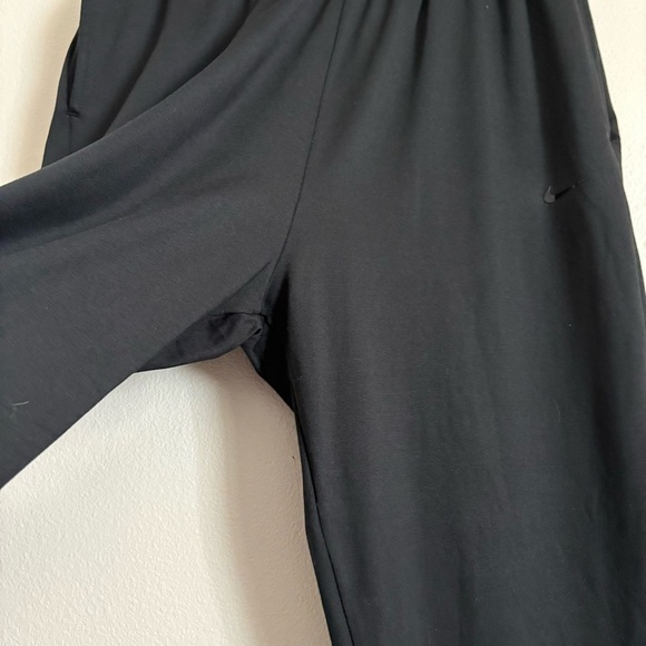 Nike AT1111-010 Women Flow Lux Dri-FIT Training Pants Loose Fit Black Size M - Picture 7 of 12